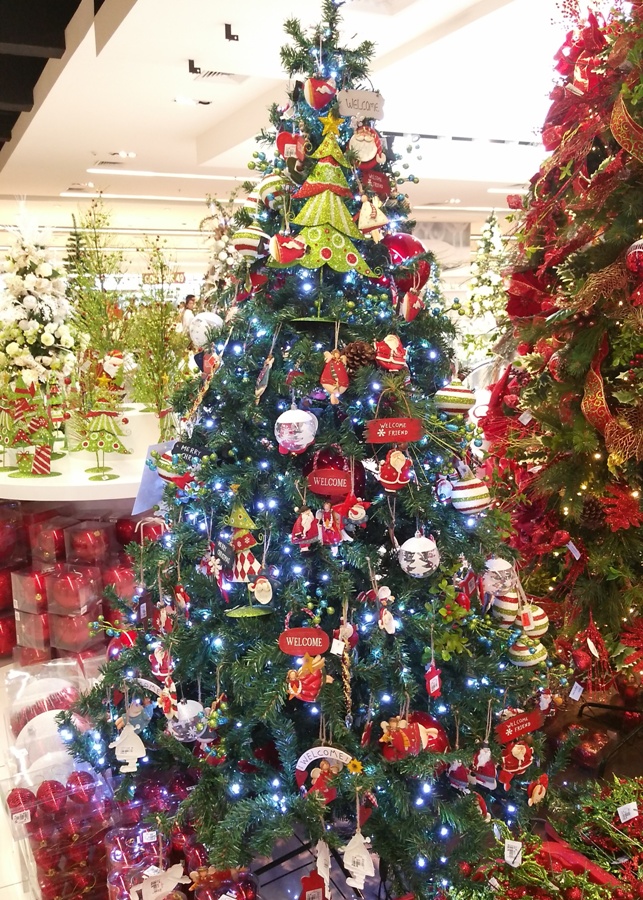 Christmas Home Decors at The Landmark - THE BRIGHT SPOT