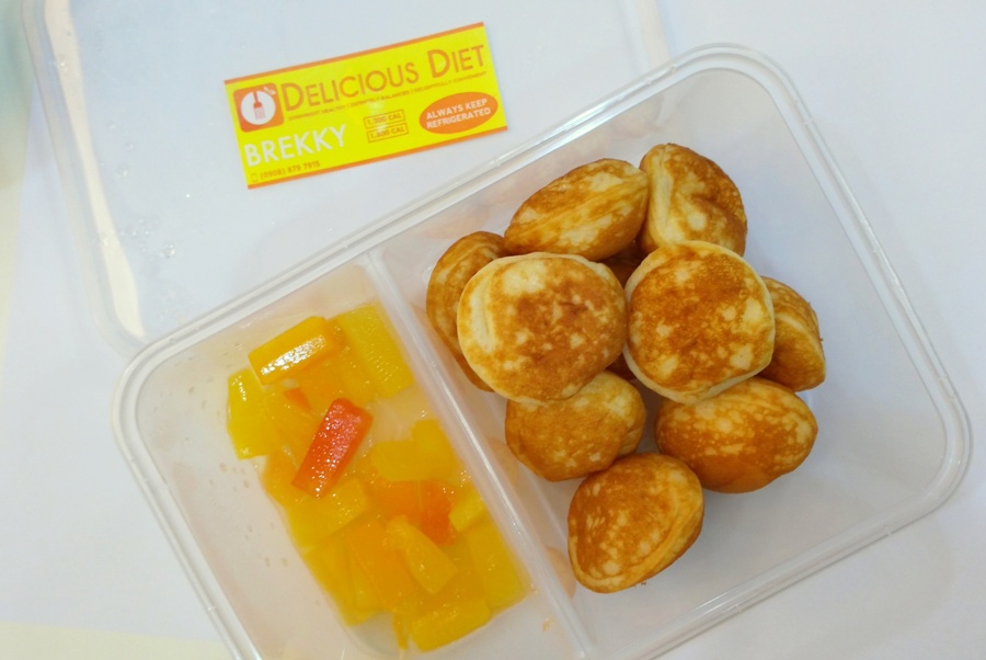 Mini-Pancakes with Tropical Fruit (Breakfast)