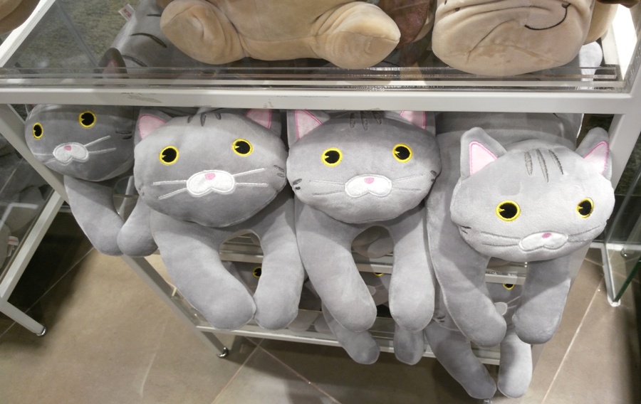 miniso cat plush christmas