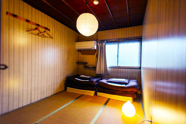 Picture of our private room from Air Osaka Hostel's website.